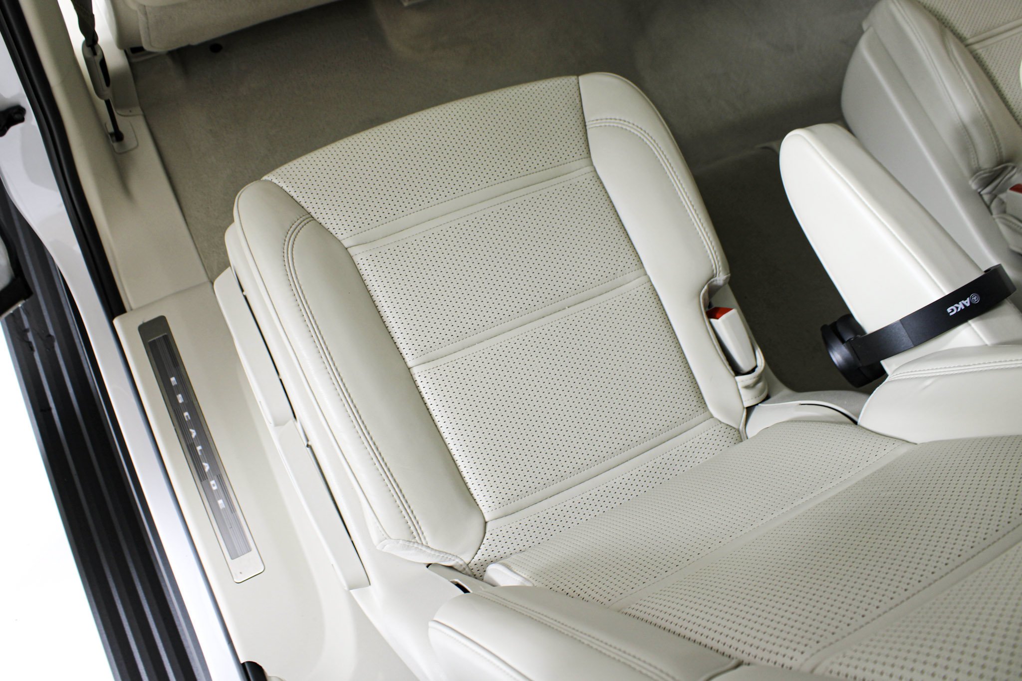 Used 2025 Crystal White Tricoat Cadillac Sport Platinum image 38