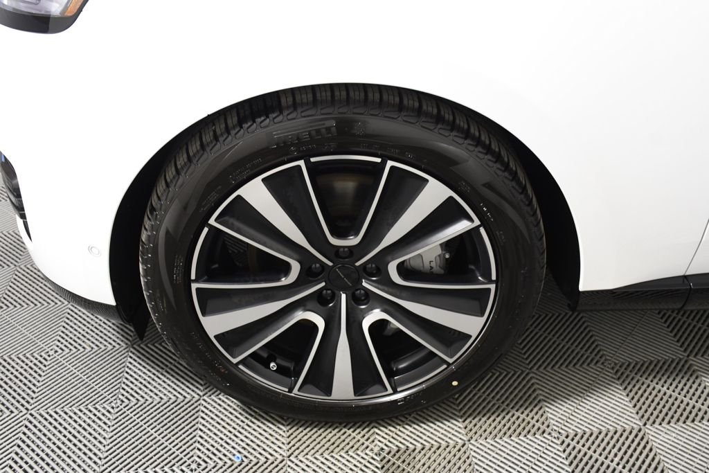 New 2026 Ostuni Pearl W Land Rover SE image 11