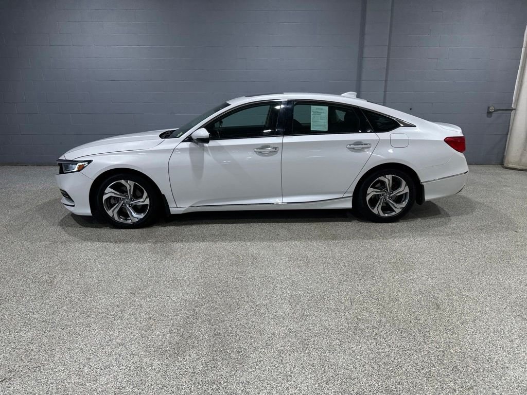 Used 2018 Platinum White Pearl Honda Touring image 5