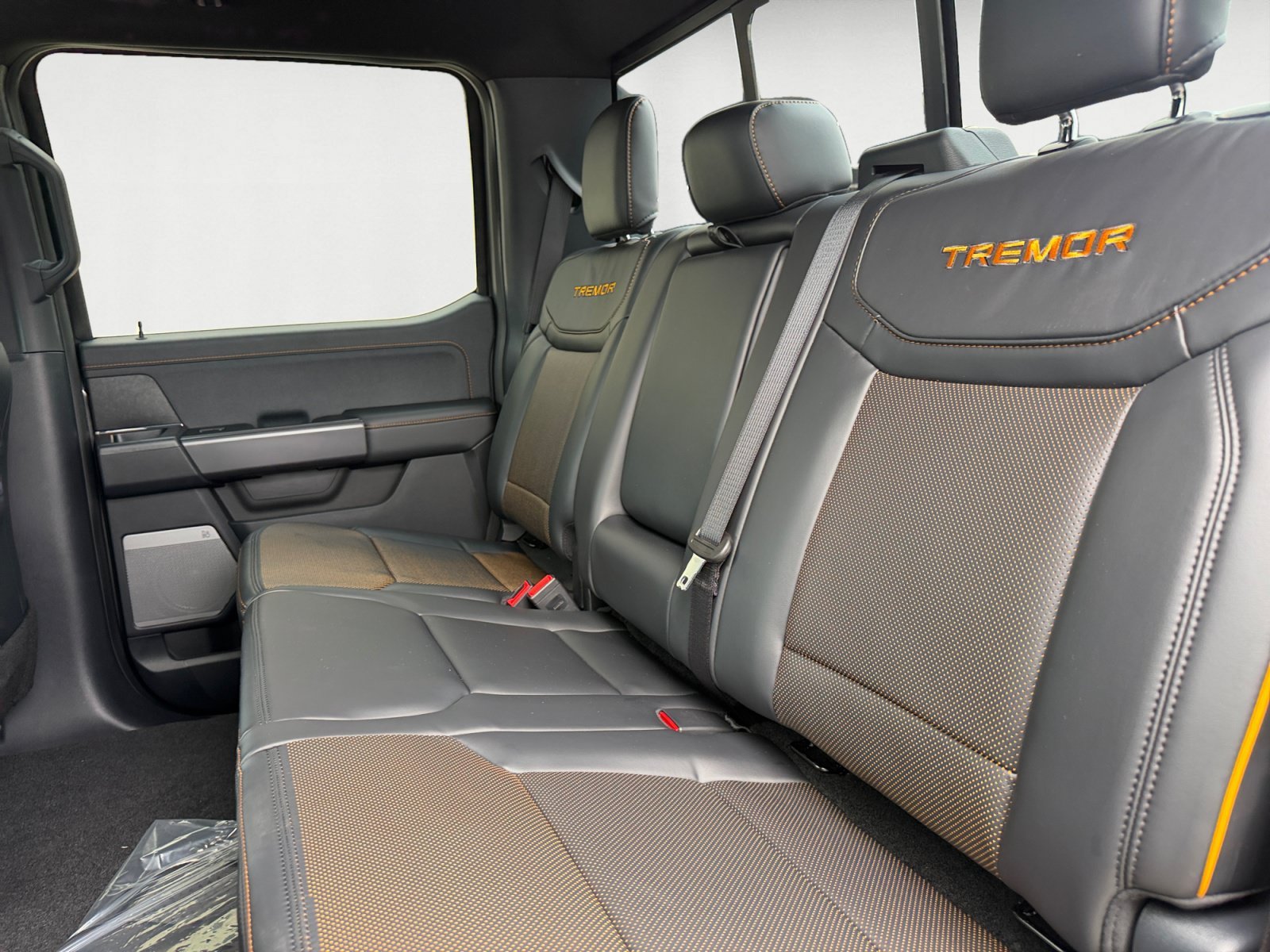New 2026 Carbonized Gray Metallic Ford Tremor image 13