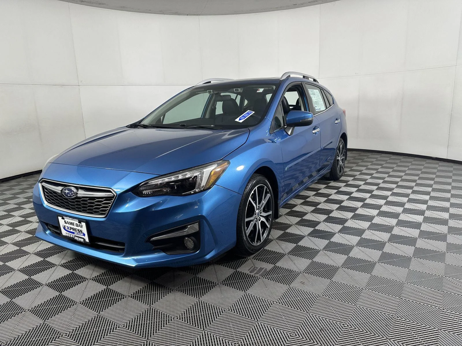 Used 2019 Island Blue Pearl Subaru Limited image 11