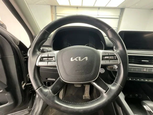 Used 2022 Black Kia LX image 10