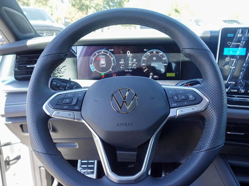 New 2026  Volkswagen SE R-Line Black image 12