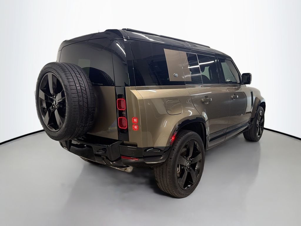 Used 2024  Land Rover X-Dynamic SE image 9