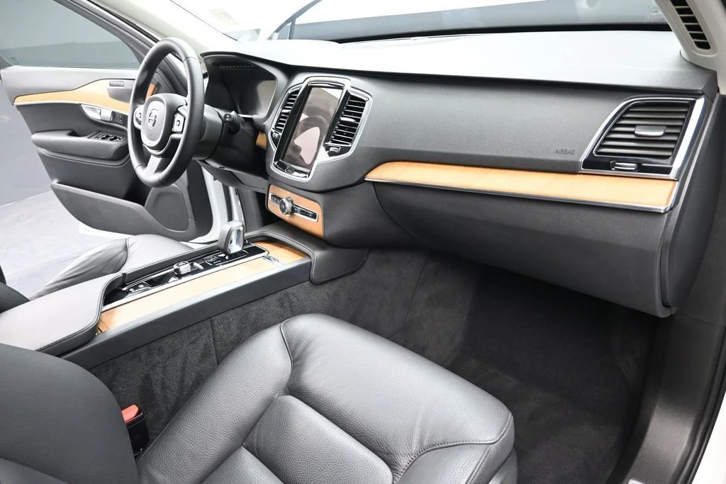 Certified Used 2023 Crystal White Volvo Plus image 23