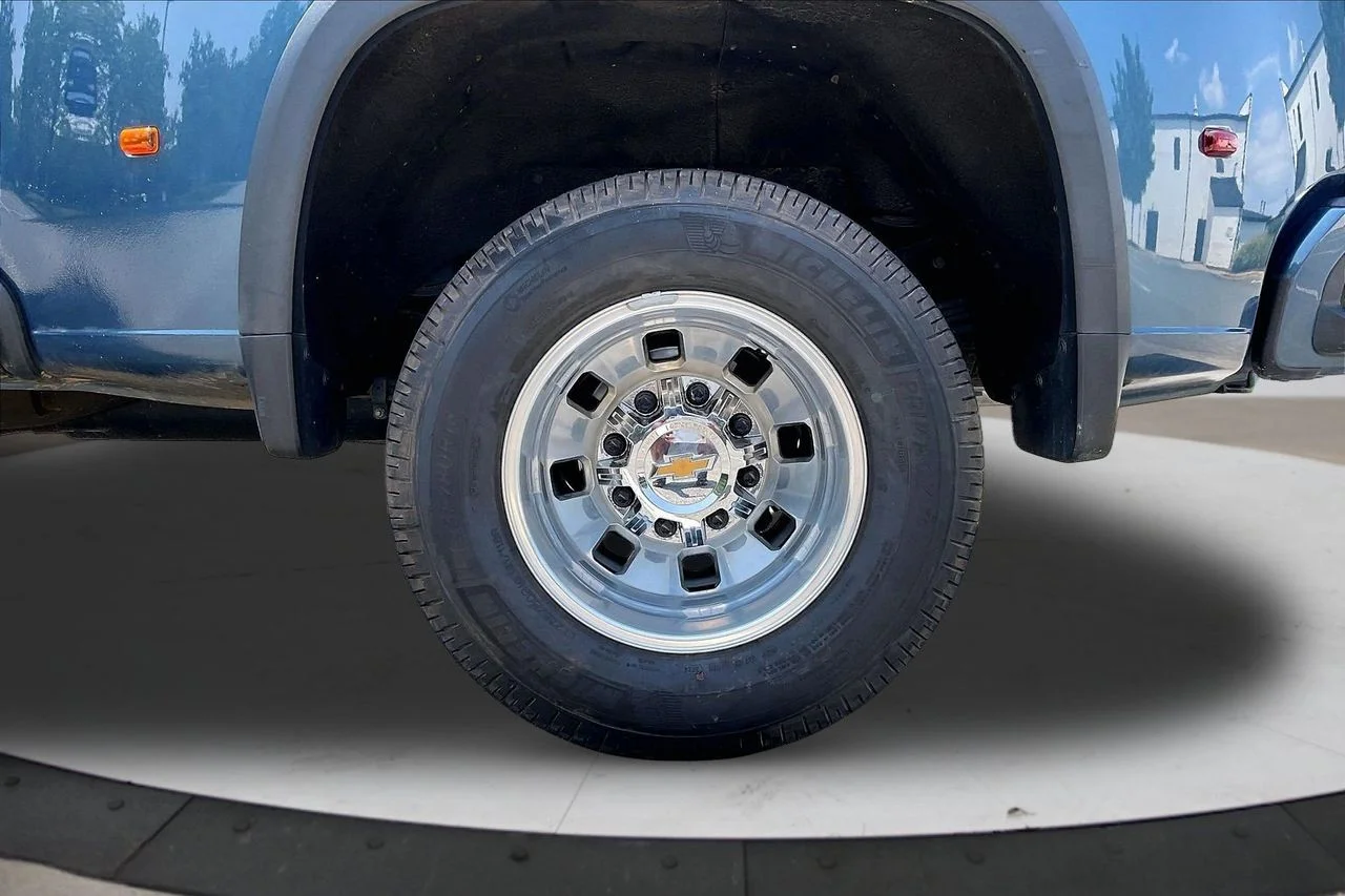 Used 2024 Blue Chevrolet High Country image 37