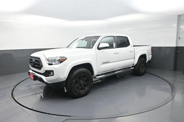 Used 2022 White Toyota SR5 image 37