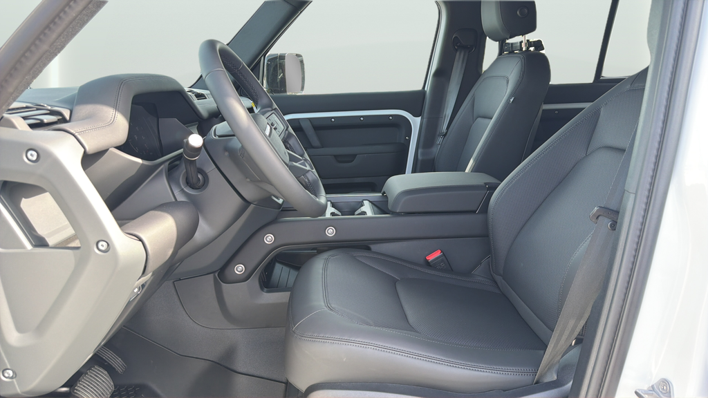 New 2026 Fuji White Land Rover X-Dynamic SE image 17