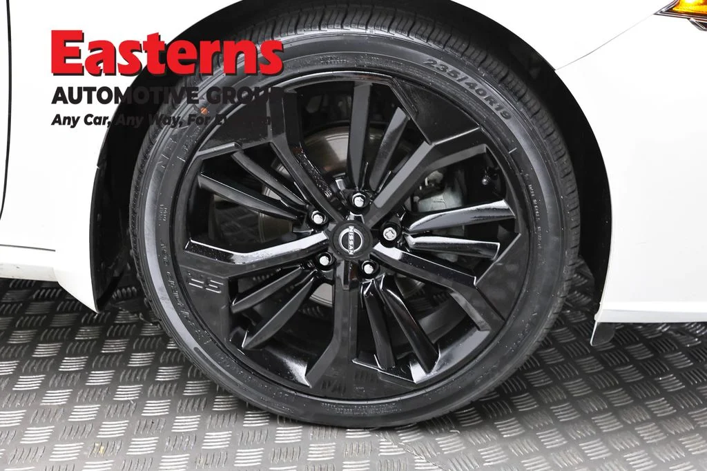 Used 2023 White Nissan 2.5 SR image 31