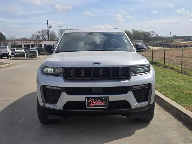 New 2026 Silver Zynith Exterior Paint Jeep Limited image 2
