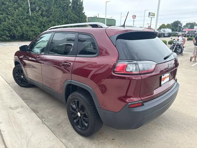 Used 2020 Red Jeep Latitude image 10