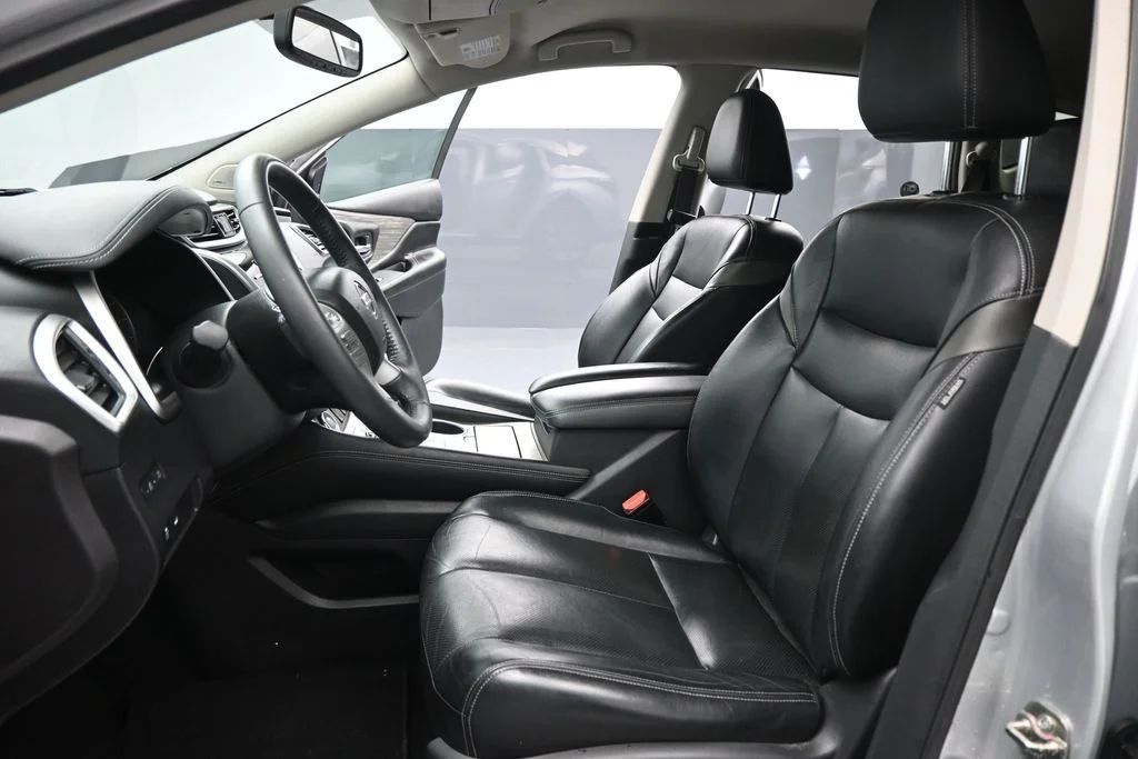 Used 2016 Silver Nissan SL image 9