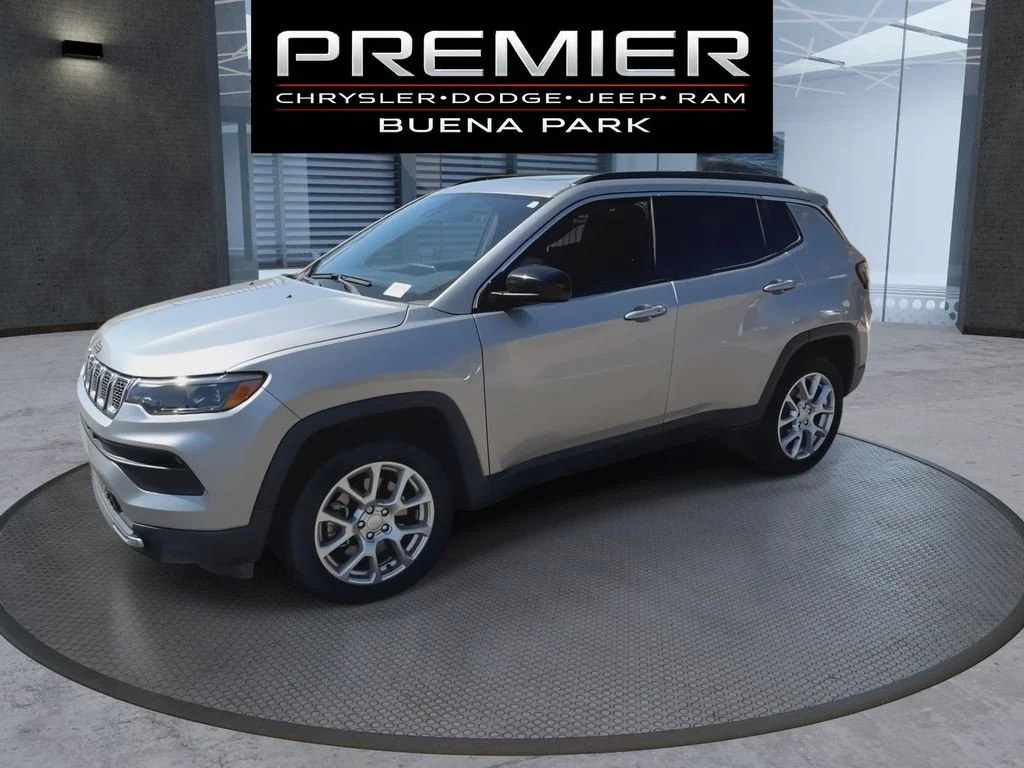 Certified Used 2023 Silver Jeep Latitude Lux image 4