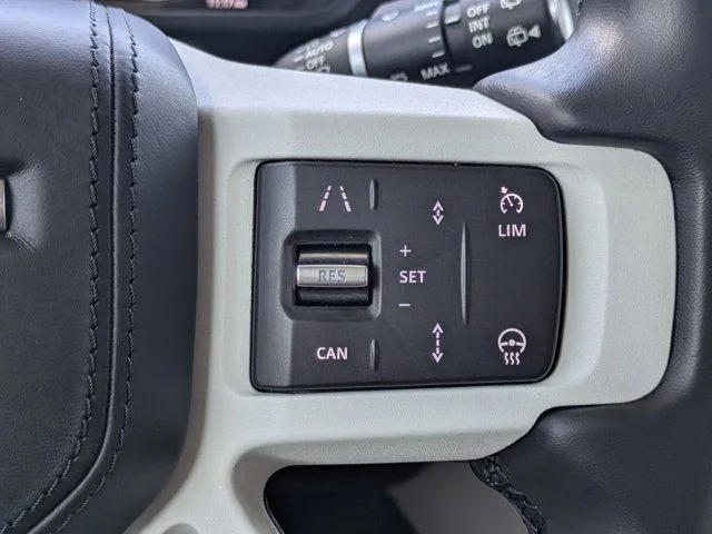 Used 2023 Fuji White Land Rover First Edition image 22
