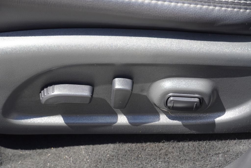 Used 2018 Silver Nissan Platinum image 25