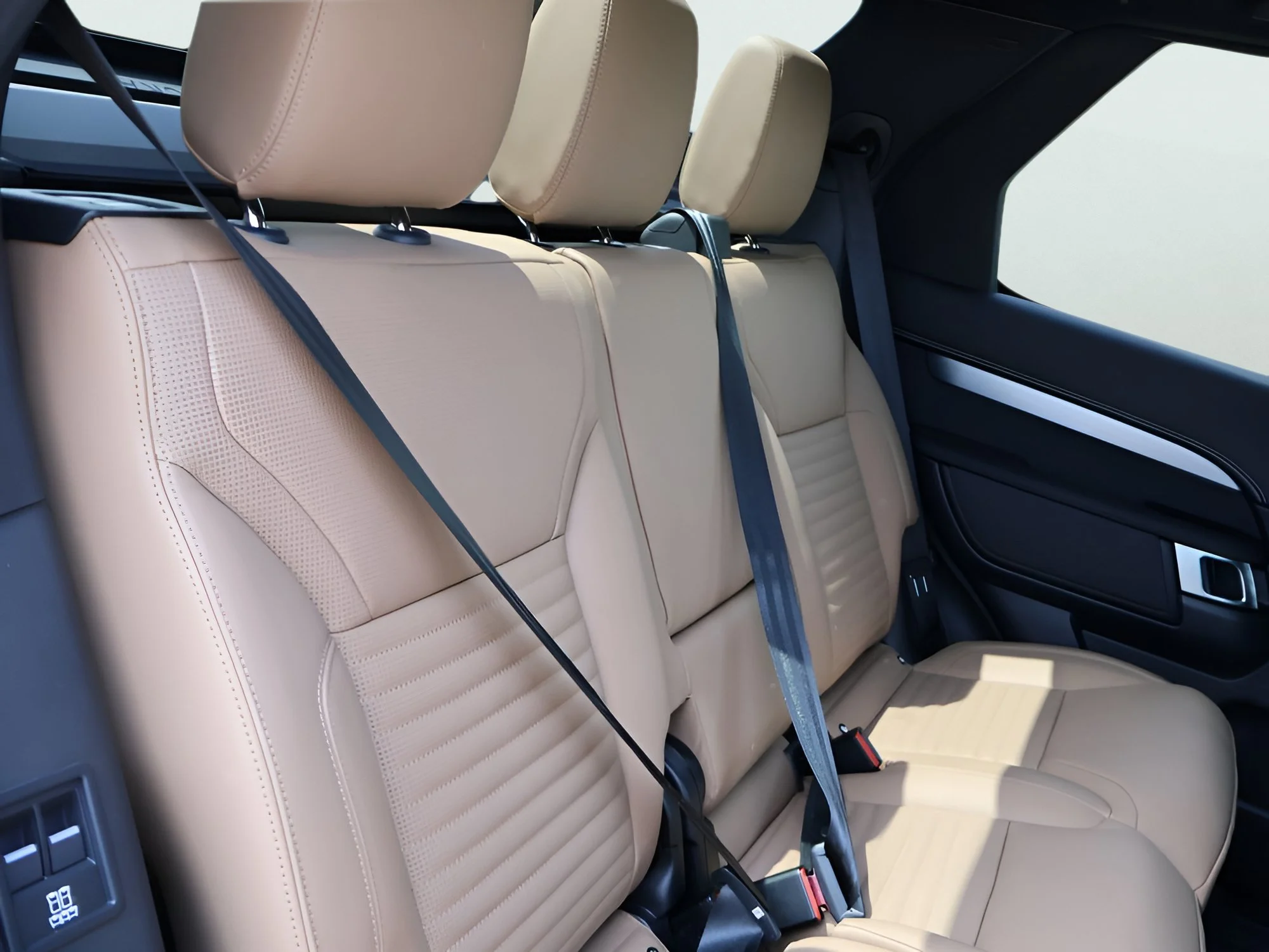 New 2026 Fuji White Land Rover Dynamic SE image 12