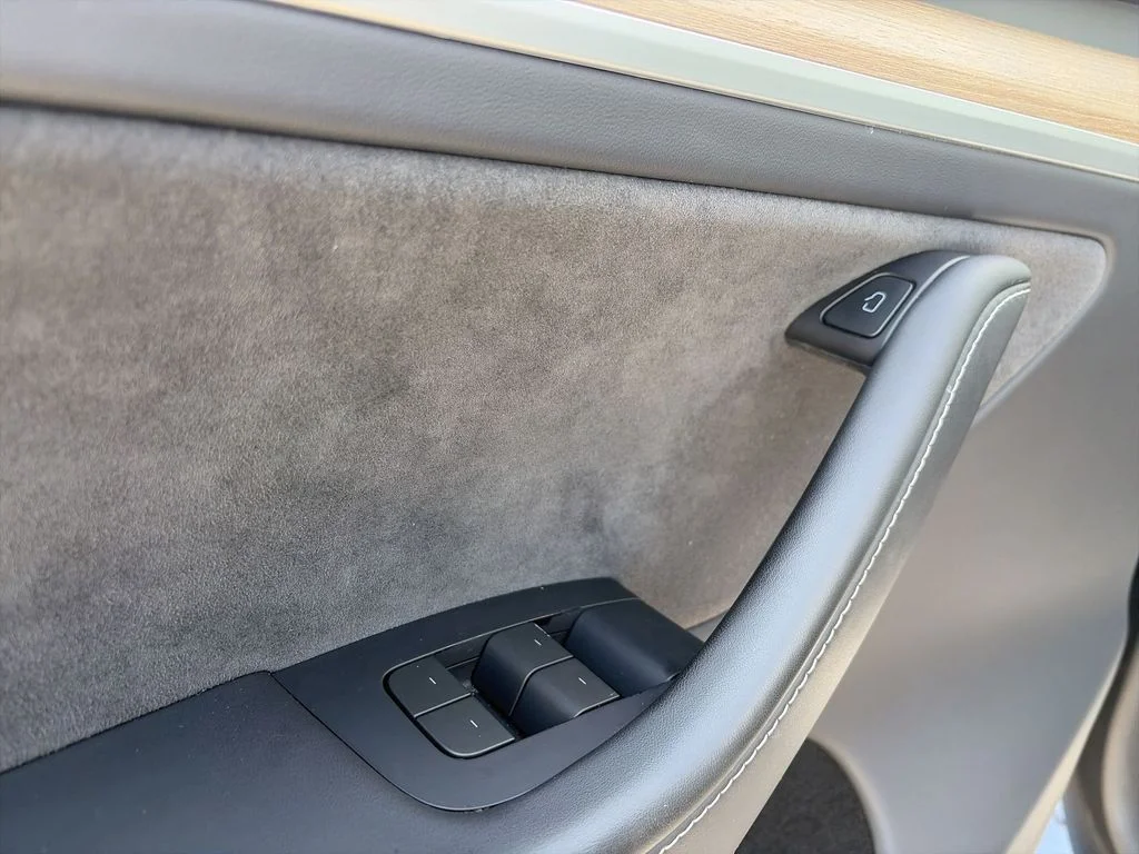 2024 Tesla Model Y Long Range - Photo 27
