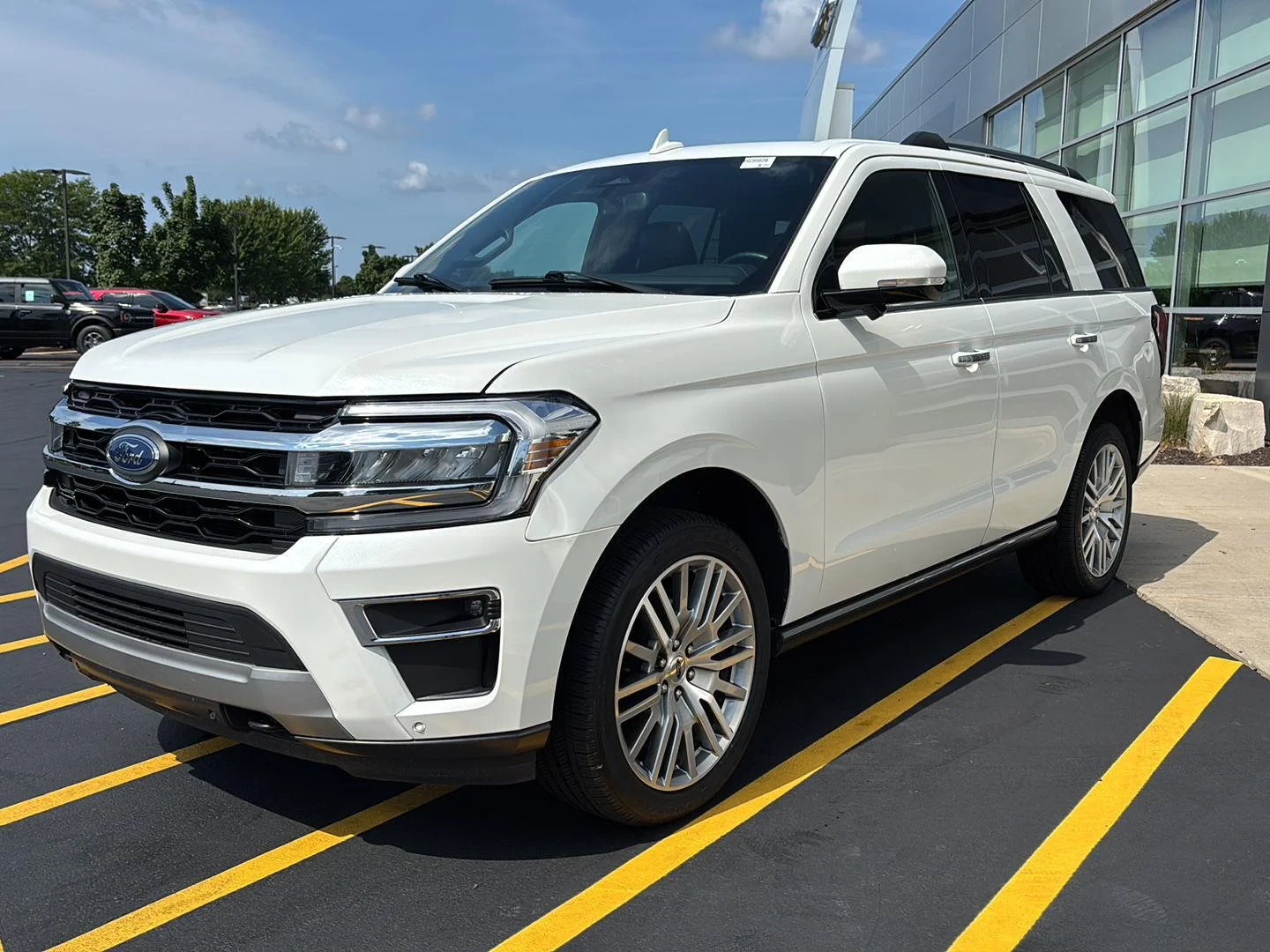 Used 2023 Star White Ford Limited image 3