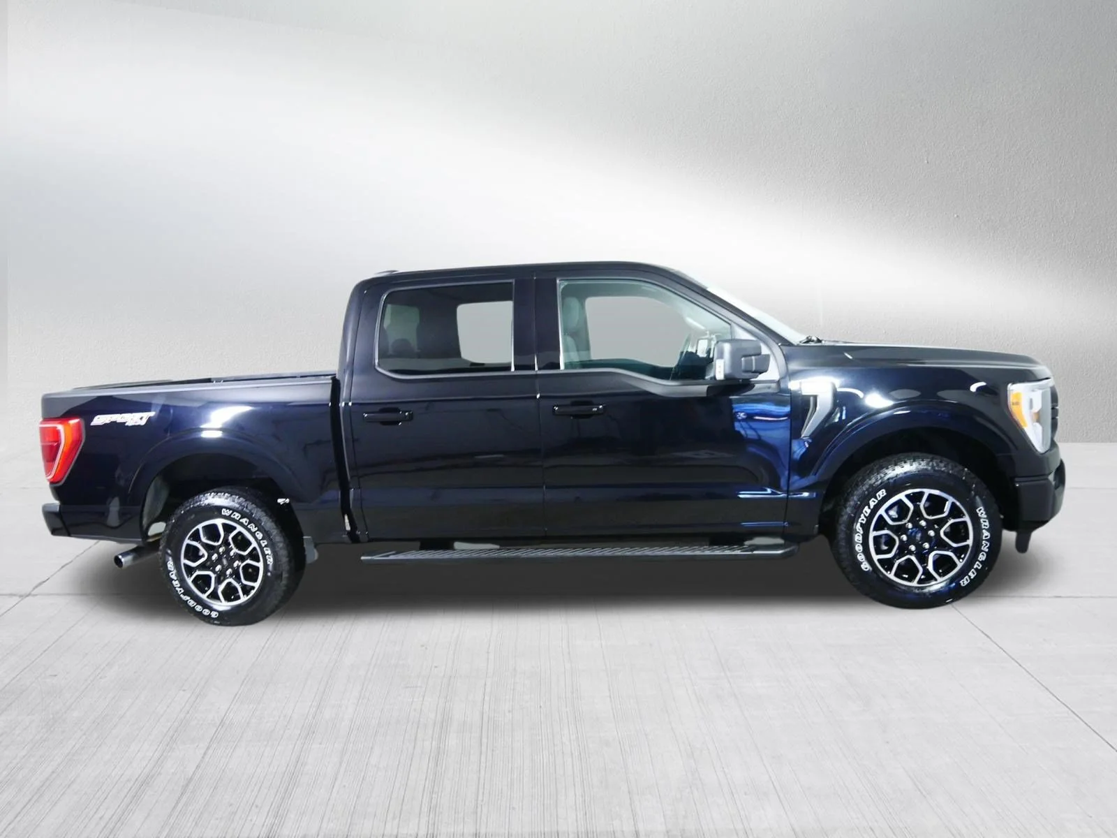 Used 2021 Agate Black Metallic Ford XLT image 8
