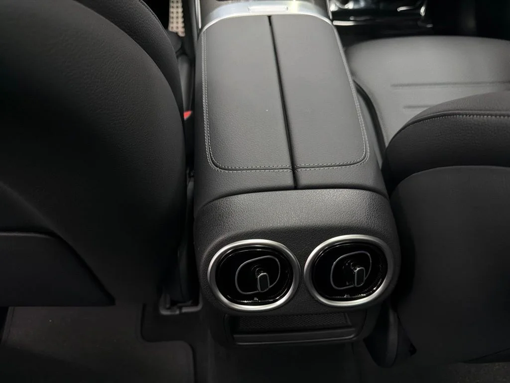 New 2026 White Mercedes-Benz GLC 300 image 22