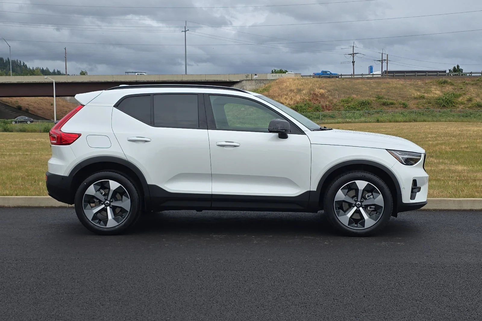 New 2026 Crystal White Volvo Plus image 2