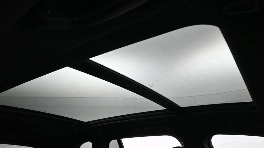 Used 2024 White BMW sDrive40i image 20
