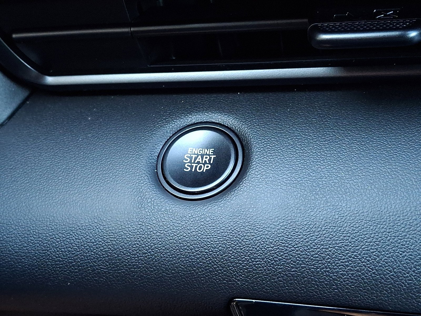 Used 2025 Abyss Black Hyundai SEL Sport image 21