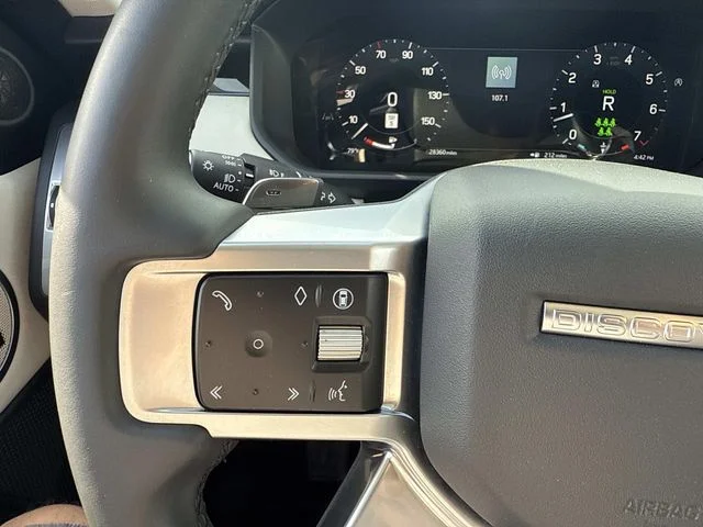 Used 2025 White Land Rover S image 37