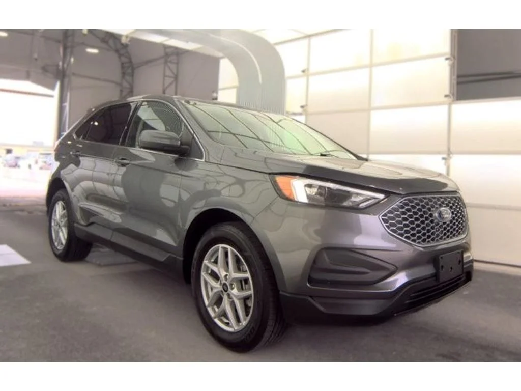 Used 2023 Carbonized Gray Metallic Ford SEL image 2