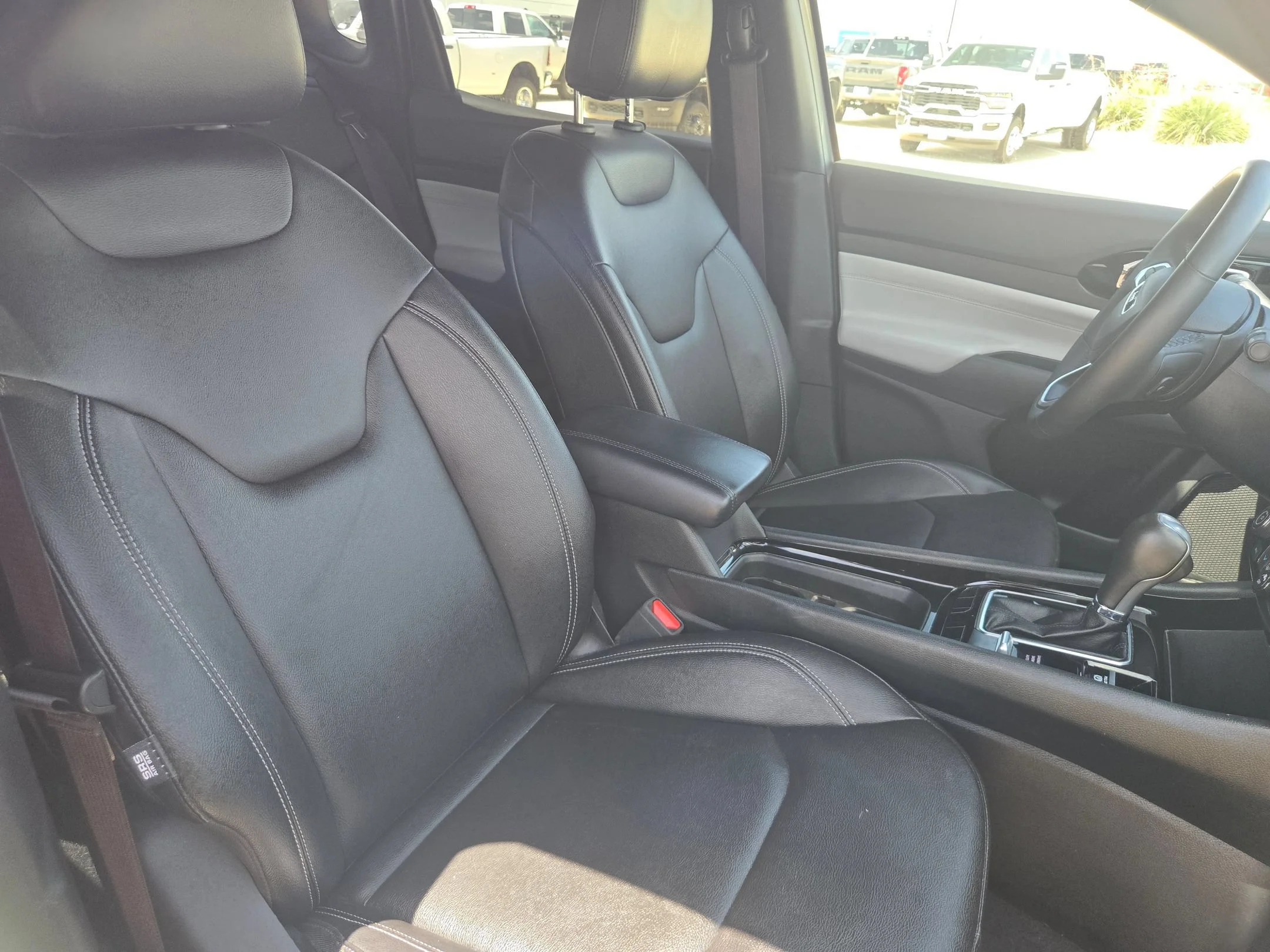 Used 2025 Silver Jeep Limited image 25