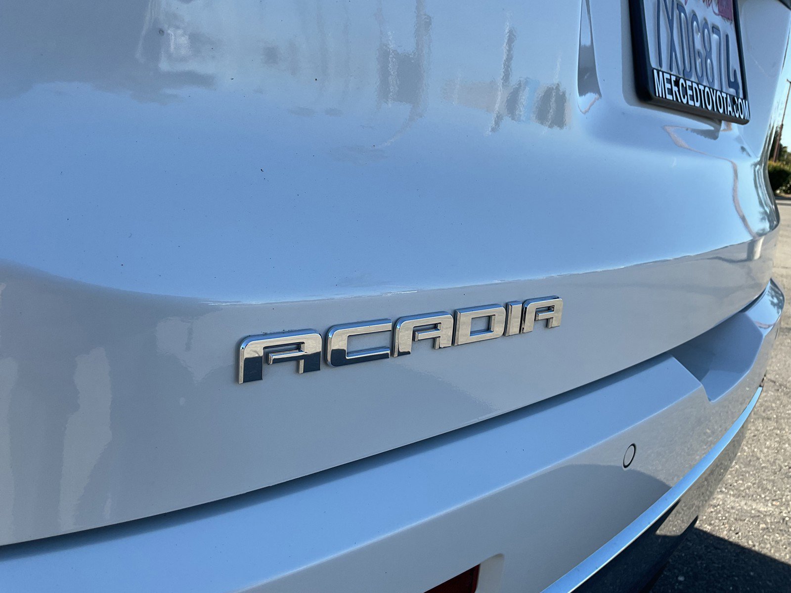 Used 2017 White Frost Tricoat GMC Denali image 10