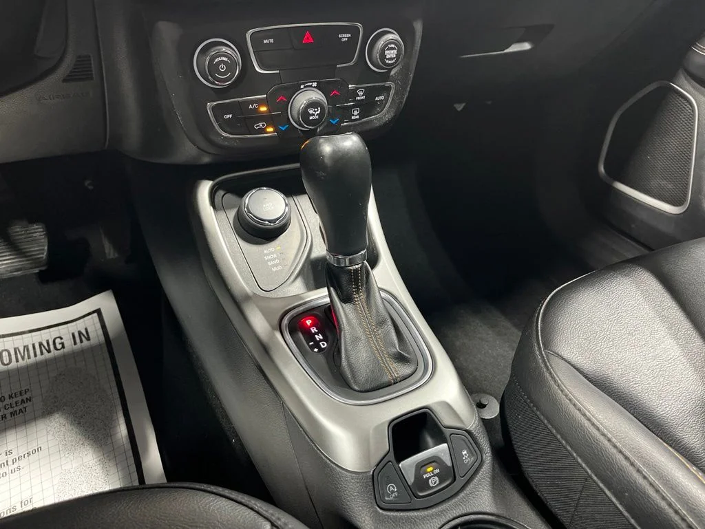 Used 2019 White Clearcoat Jeep Latitude image 31