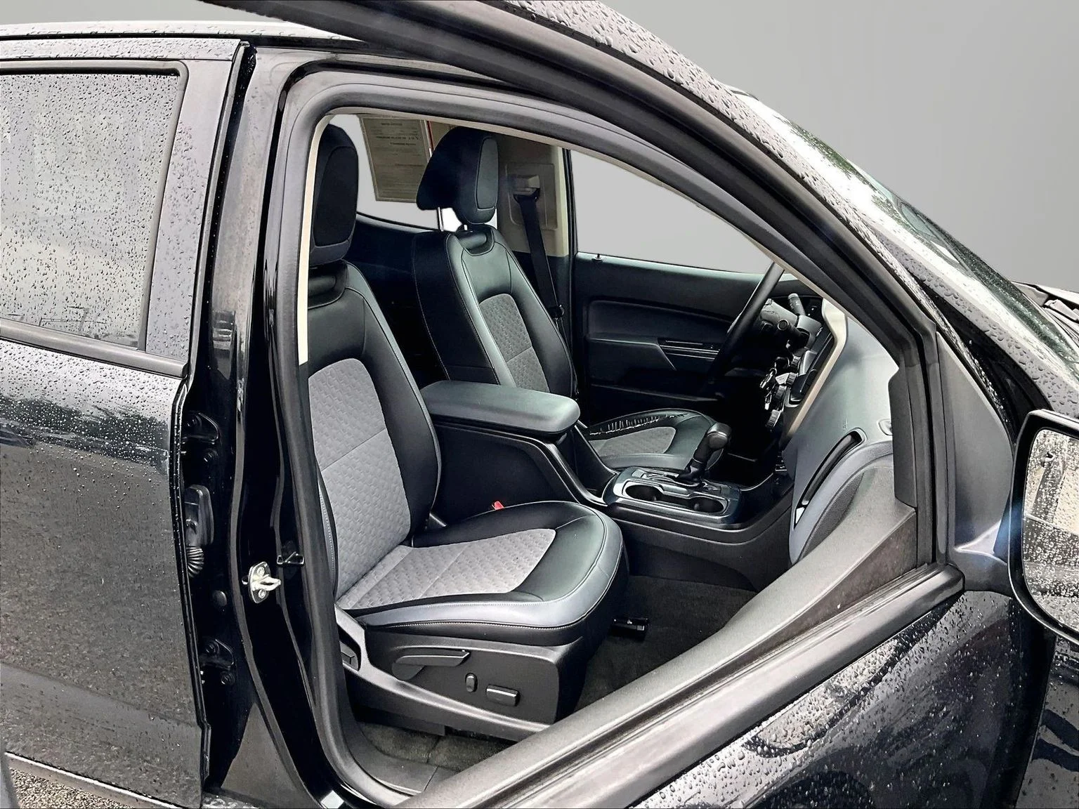 Used 2016 Black Chevrolet Z71 image 8