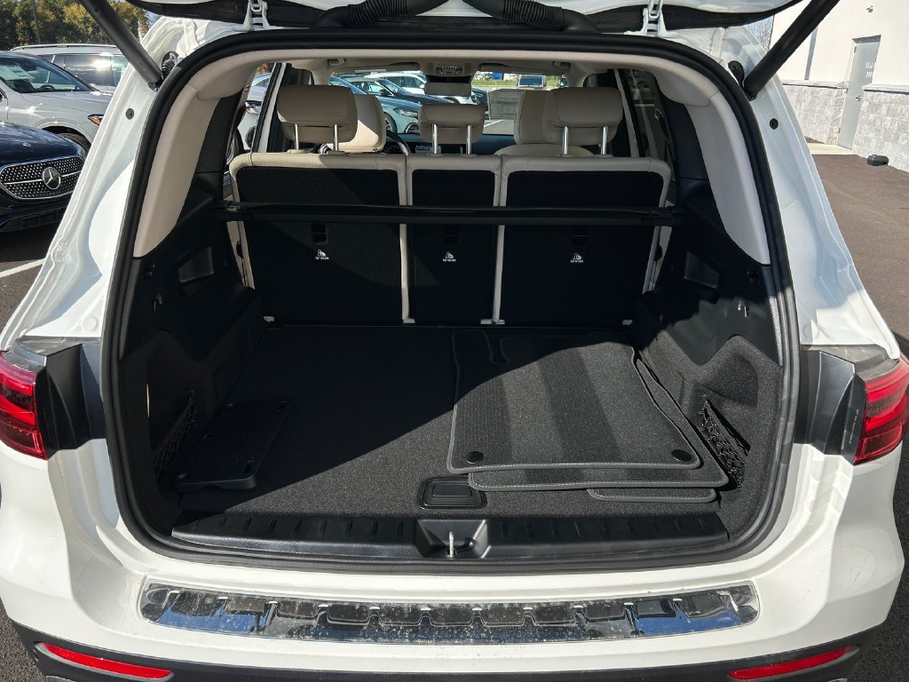 New 2026 Polar White Mercedes-Benz GLB 250 image 7