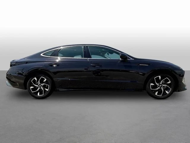 Used 2025 Blue Hyundai SEL image 8