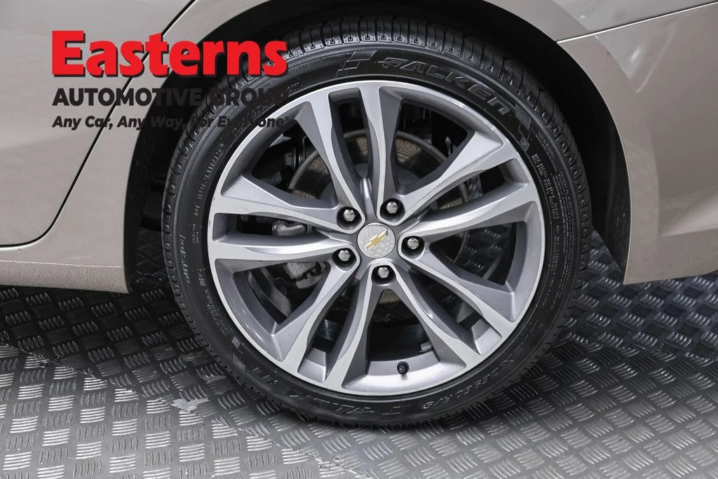 Used 2025 Gray Chevrolet LT image 8