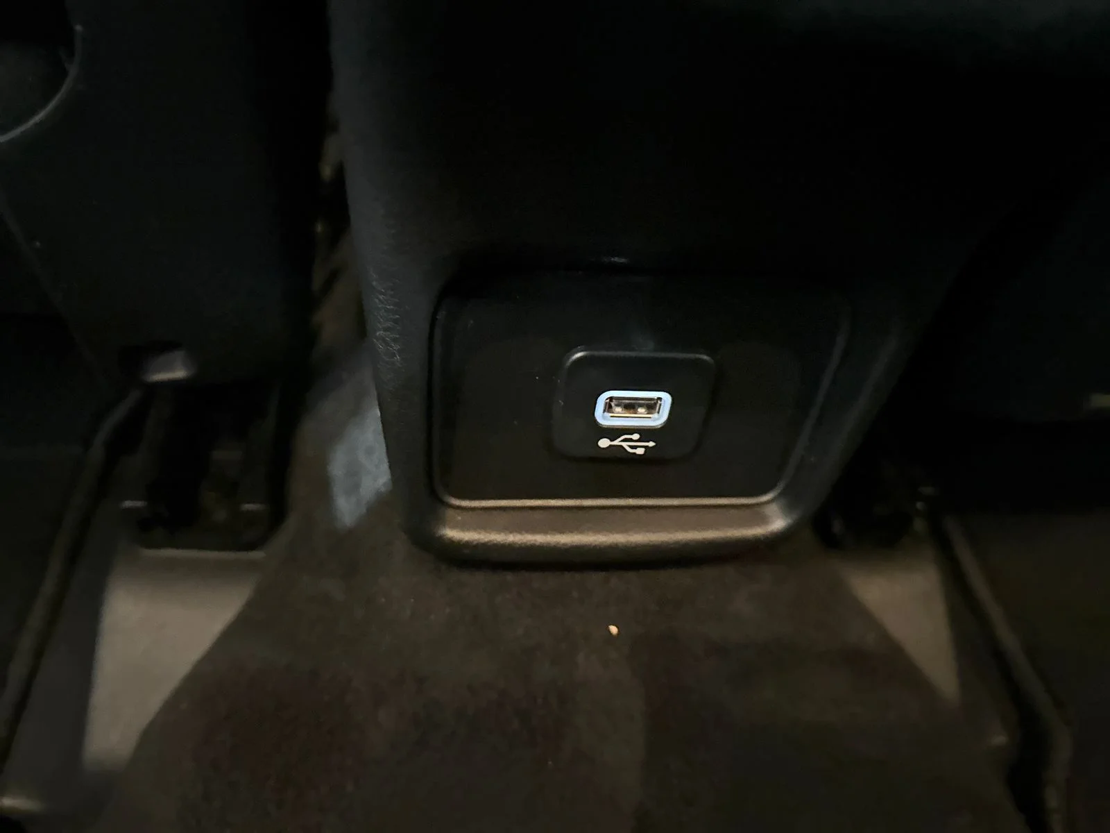 Used 2018 Granite Crystal Metallic Clearcoat Jeep Sport image 25