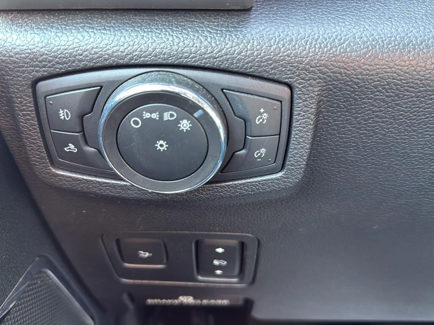 Used 2021 Velocity Blue Metallic Ford LARIAT image 27