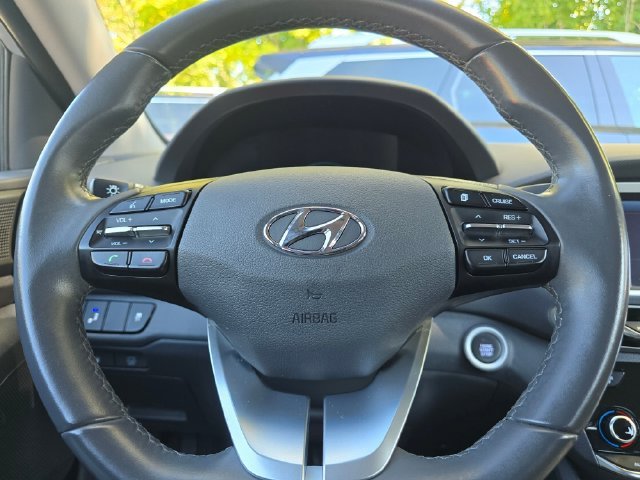 Used 2017 Silver Hyundai SEL image 25