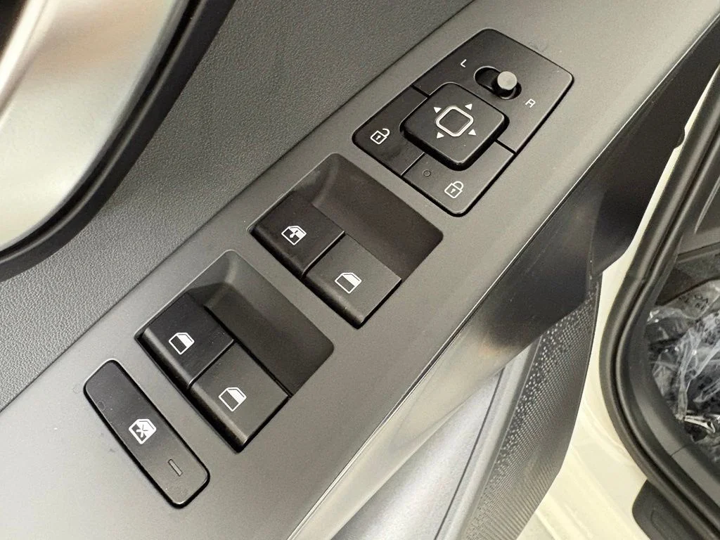 New 2026 Snow White Pearl Kia LX image 20