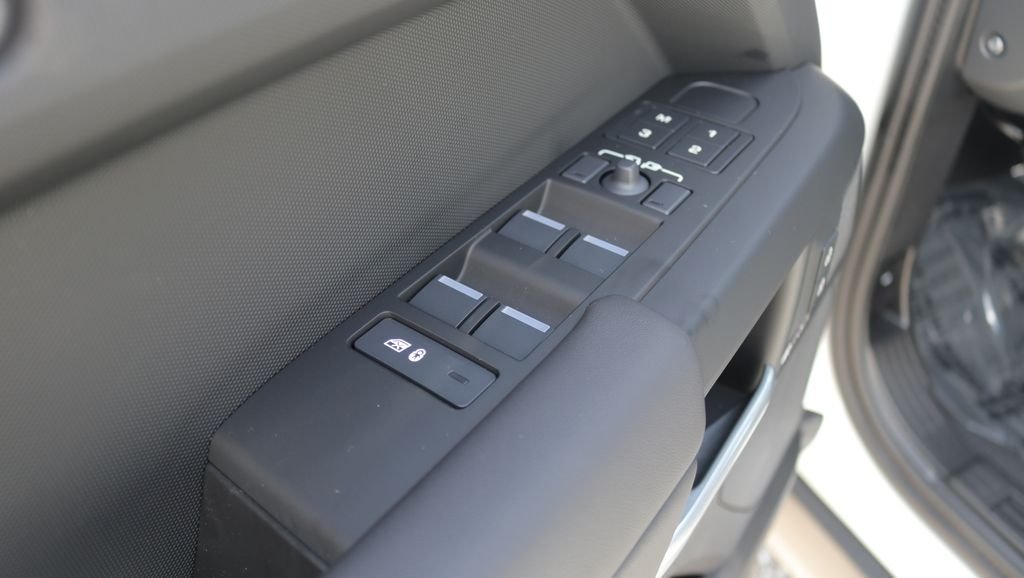 New 2026 Fuji White Land Rover X-Dynamic SE image 10