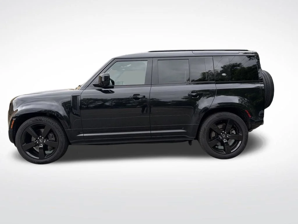 Certified Used 2023 Black Land Rover X-Dynamic SE image 5