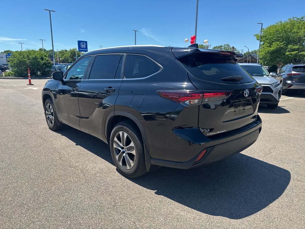 Used 2025 Black Toyota XLE image 5