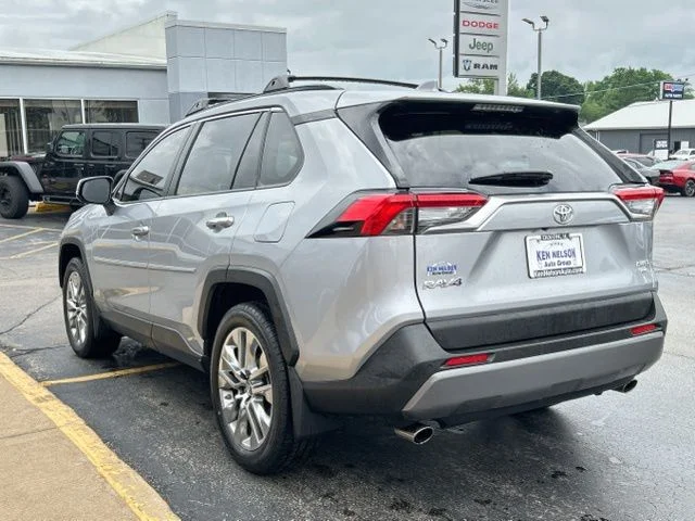 Used 2019 Silver Sky Metallic Toyota Limited image 7