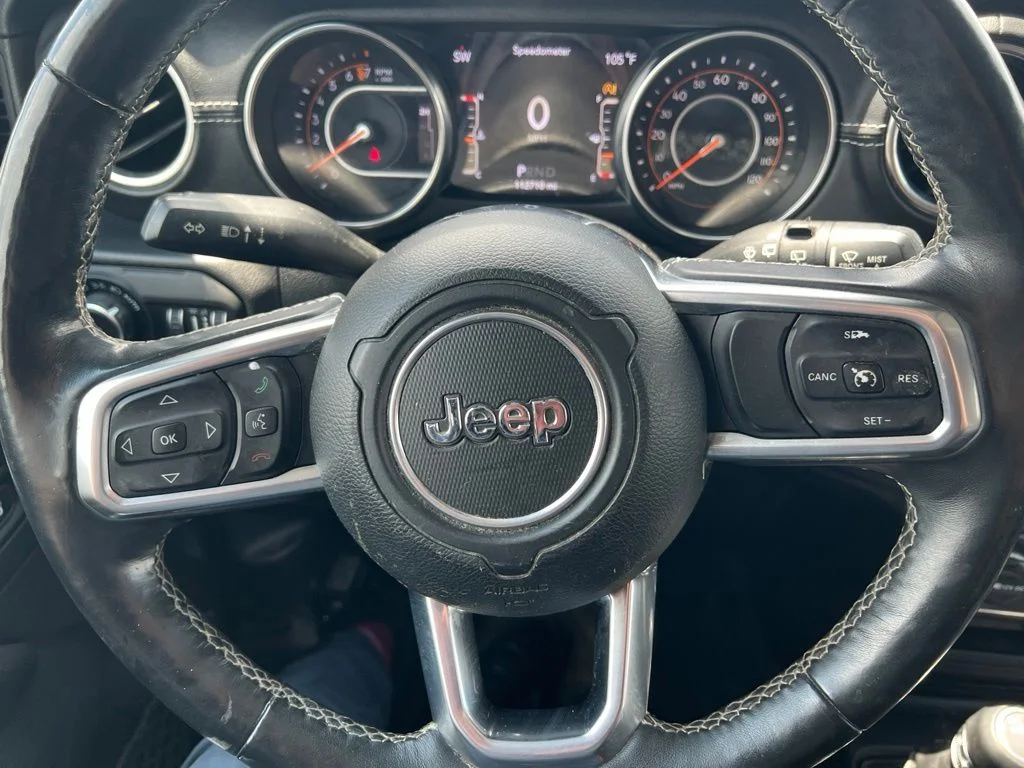 Used 2018 Granite Crystal Clearcoat Metallic Jeep Unlimited Sahara image 10