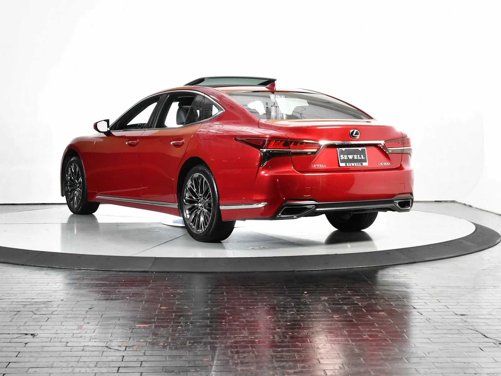 Used 2018 Matador Red Mica Lexus  image 4