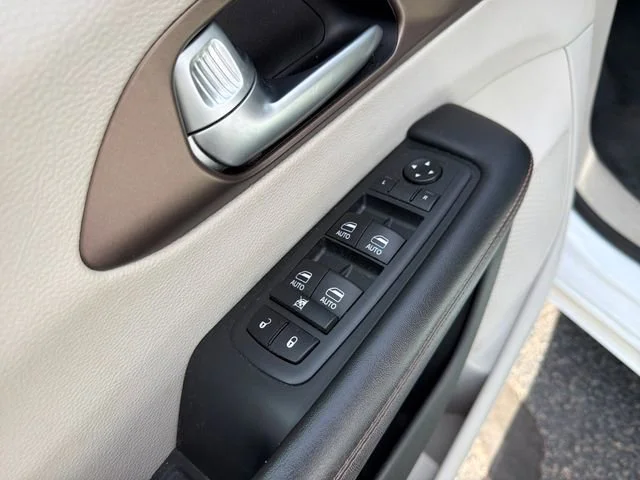Used 2018 White Chrysler Touring L Plus image 17