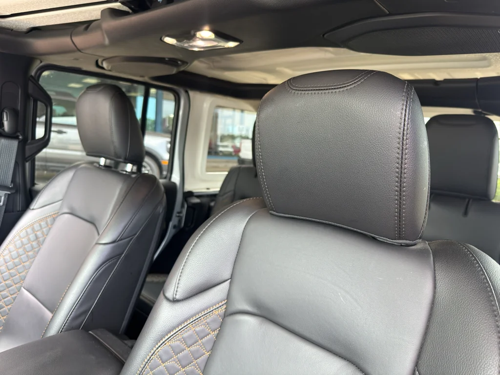 Used 2023 Silver Zynith Jeep High Altitude image 3
