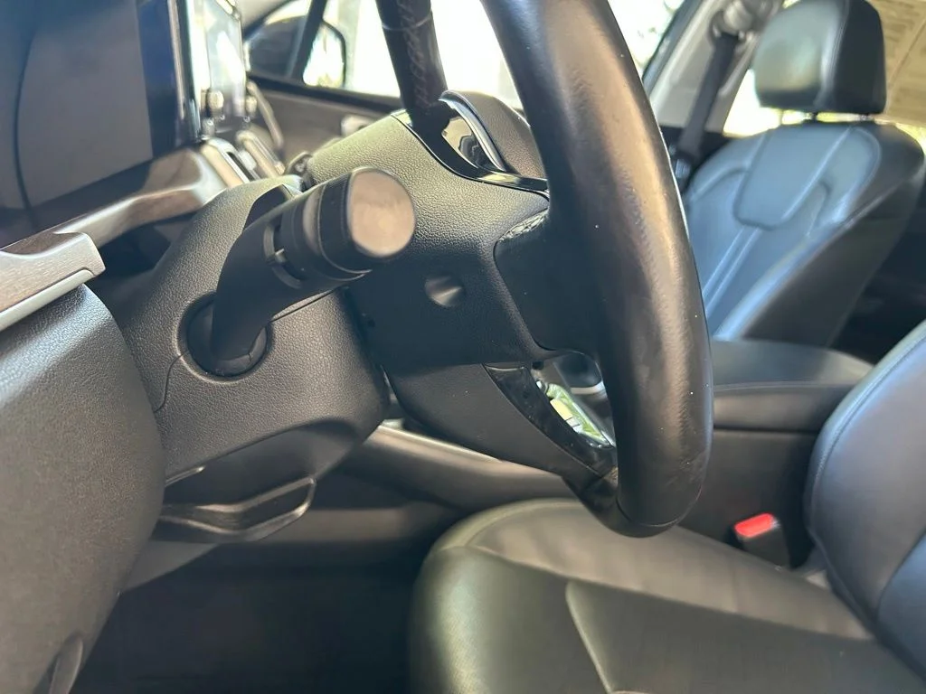 Used 2022 Black Kia EX image 42