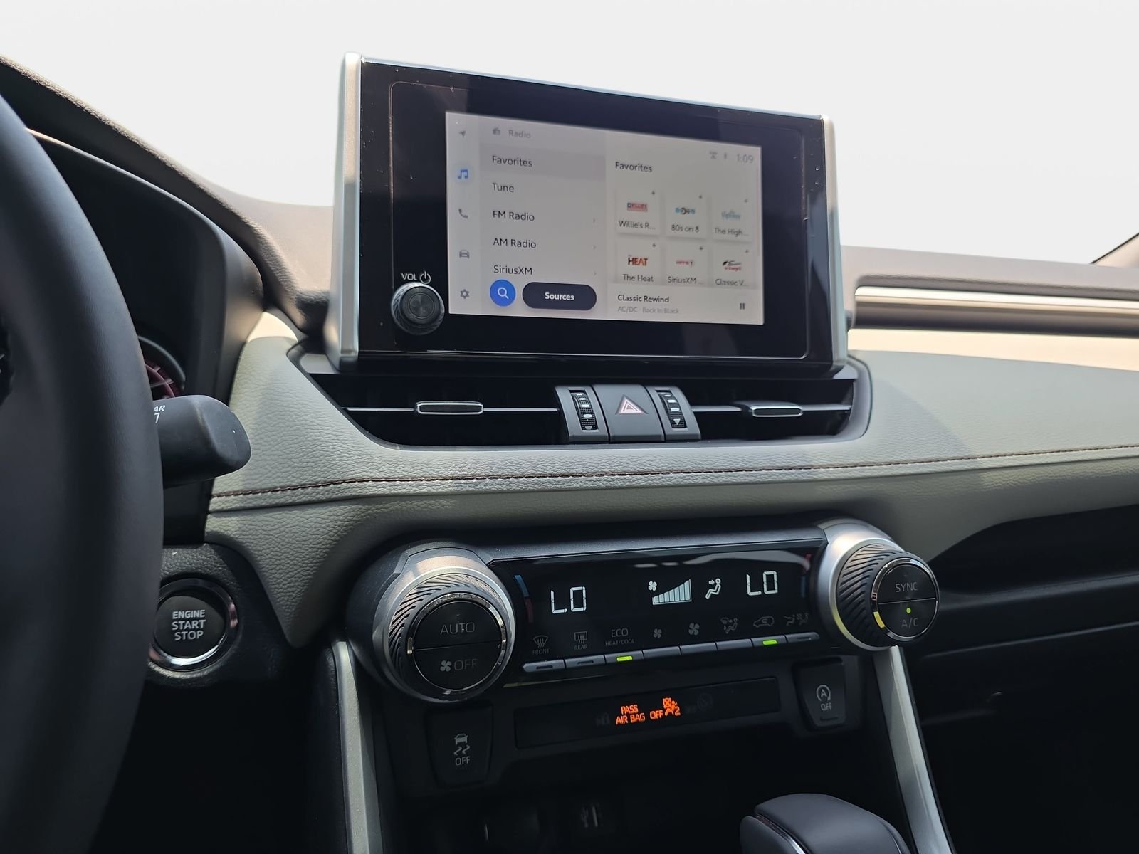 Used 2023  Toyota XLE Premium image 20